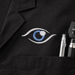 Projekt haftu oka | Plik haftu medycznego dla okulistyki i optometrii | Logo Doctor Scrubs
