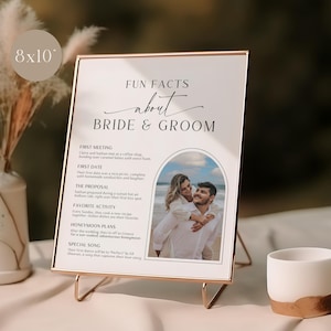 Fun Fact Hochzeit Kartenvorlage | Minimale Details für die Beschilderung der Braut und des Bräutigams | Digital Printable und Schild mit Paars Foto | CLAIRE