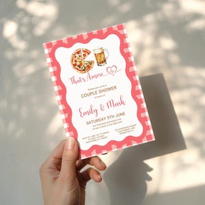 Inbjudningar till bruddusch med Pizza and Brews, Thats Amore-kort för par, italiensk dryck och mat med röd vågig kant, Canva-mall med kärlek och pizza