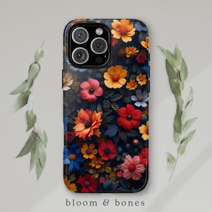 Telefoonhoesje betoverde middernachttuin | Levendige bloesems elegant bloemdessin | iPhone 16 15 14 13 12 11 | Pixel 8 7 6 | Samsung S24 S23 S22