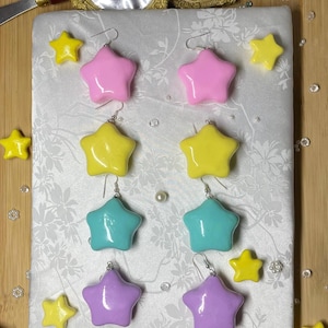 Brincos de estrela fofinhos em tons pastel