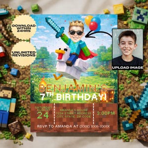 以下が含まれることがあります： マインクラフトをテーマにした、パーソナライズされた誕生日招待状。 招待状には、鶏に乗って剣を持ち、王冠をかぶった少年の漫画イラストが描かれています。 テキストは「ベンジャミンの7歳の誕生日！」と書かれており、イベントの詳細が含まれています。