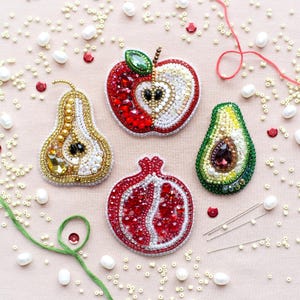 Kit de broches bordados con cuentas de frutas: Manualidades de costura DIY (Juego de 4)