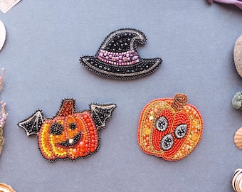Juego de 3 broches de Halloween: Broches de calabaza y sombrero de bruja con cuentas para hacer tú mismo