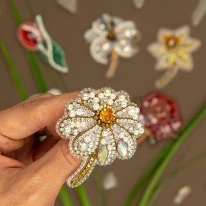 Large Flower Brooch Embroidery Kit, Bold Summer Floral DIY Jewelry, Beginner Beading Masterpiece