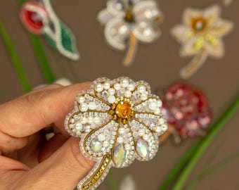 Large Flower Brooch Embroidery Kit, Bold Summer Floral DIY Jewelry, Beginner Beading Masterpiece