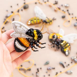 Perlenstickset für eine Bienenbrosche, Insektenprofil-Schmuckherstellung