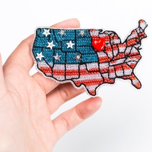 Perlenstickerei USA Landkarte. Rocailles Perlen Brosche Set. DIY Bastelset. Bunt und silberfarben. Handarbeit Perlen. Handgemachte Schmuckherstellung Kit