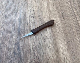 Faca para entalhe em madeira forjada à mão, 40 mm, em aço carbono.