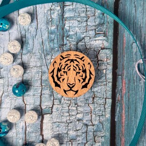 Wooden Magnetic Needle Minder: Double-Sided Needle Keeper