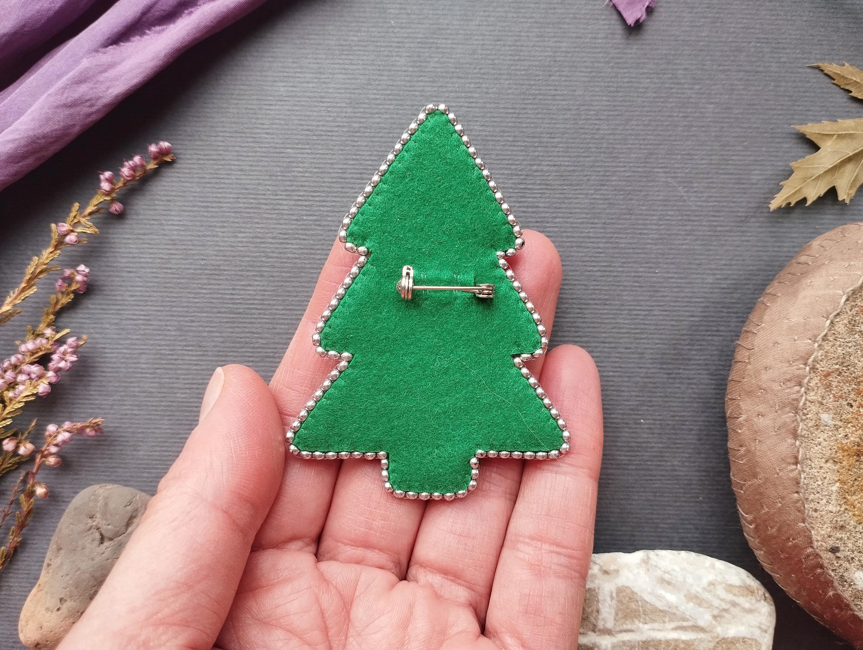 ビーズ刺繍のクリスマスツリーブローチキット：DIYクリスマス