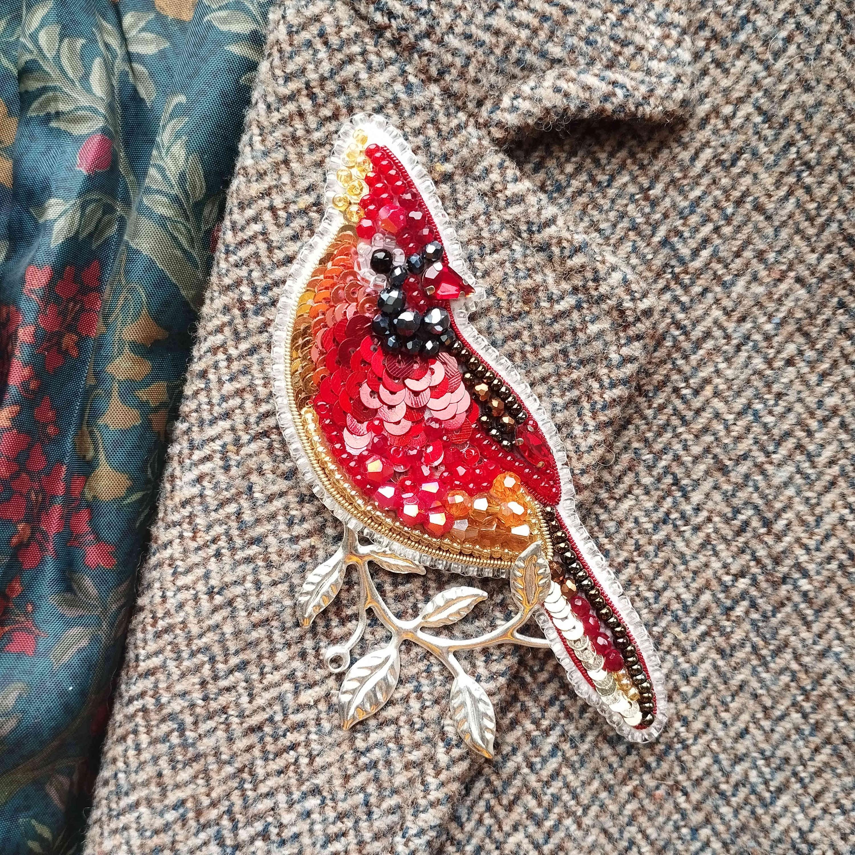 アート　ブローチ　鳥　時計　布　ビーズ　刺繍　芸術 アート ブローチ 鳥 時計 布 ビーズ 刺繍 芸術