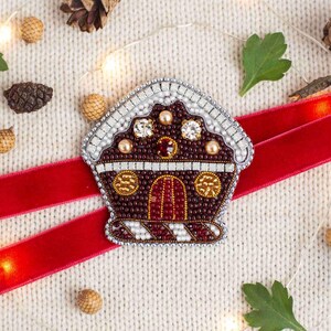 Handmade Christmas Gingerbread House Beaded Brooch: Xmas Embroidery Pin