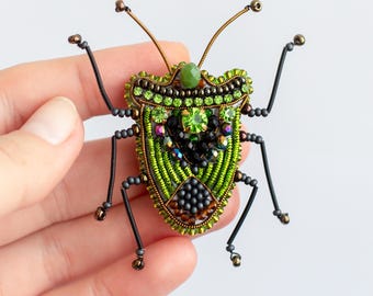 Green Shield Bug Brooch Bead Embroidery Kit: DIY Craft Jewelry (5x7cm)