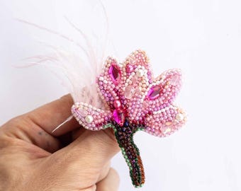 Magnolia Perlenstickset: DIY-Brosche aus Saatperlen, Handarbeitsprojekt