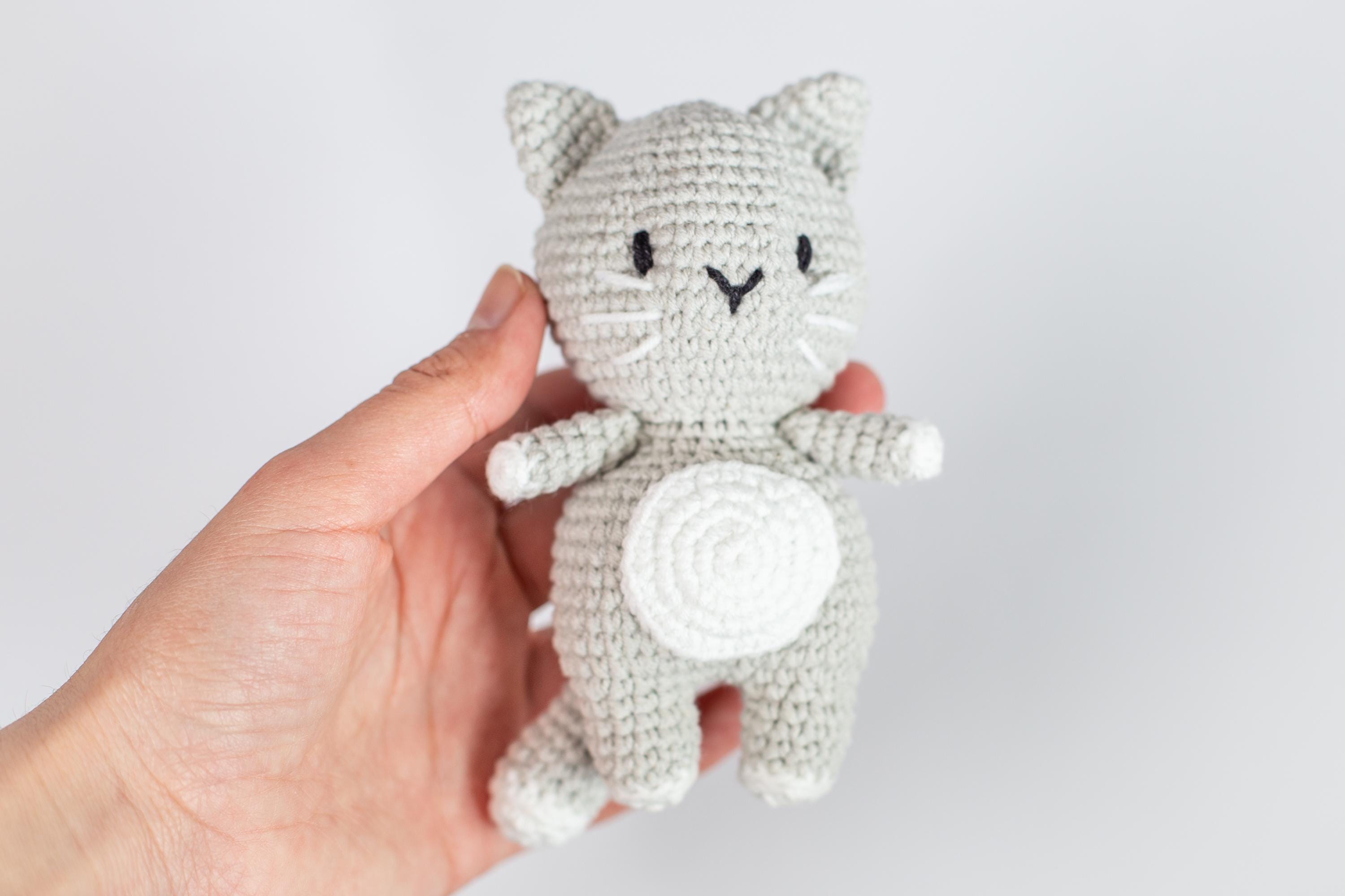ライトグレーの猫の編みぐるみキット：初心者向けDIYクラフト - Etsy 日本