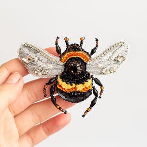 Hummel Brosche DIY Kit: Perlenstickerei Bastelset