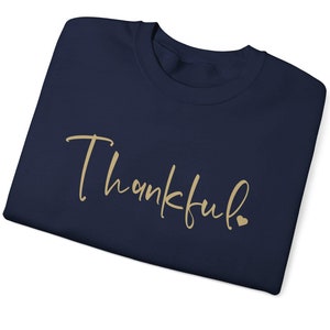 Unisex &#39;Thankful&#39; Sweatshirt: Cozy Holiday Style.