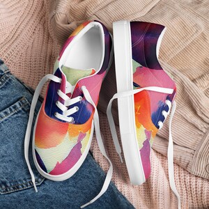 Women’s lace-up canvas shoes