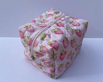 Quilted makeup bag - Strawberry