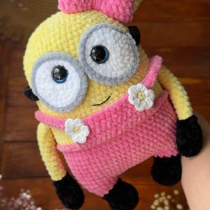 Padrão de crochê Amigurumi de menina amarela fofa | Tutorial em PDF de boneca de pelúcia estilo desenho animado | MK Zhovta Lyalka amigurumi gachkom PDF