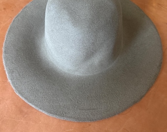 Fur hat body. 200 grms. Khaki. Imperfect. Hat making