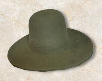 100% rabbit hat body. olive green fur. Pre blocked XL. Ready to ship !