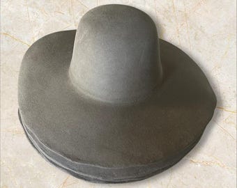 100 % rabbit fur hat body 230 grams. Cocoa color. Imperfect hat bodies. Read the description!!