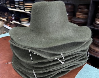 100 % rabbit fur hat body. 200 grms. Unpounced. Olive green.