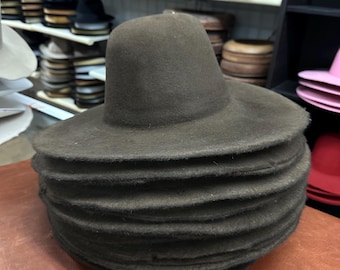 100 X rabbit fur hat body. Imperfect felt. 220 grms. Brown. Ready to ship!