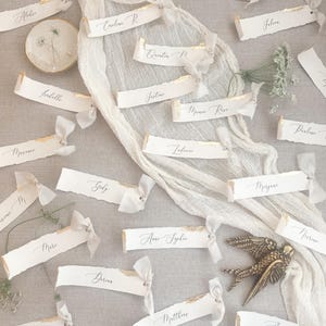 Tarjeta de lugar de boda Afrodita con oro y cinta, papel hecho a mano, papel hecho a mano, papel de algodón, oro, lámina de oro, tarjeta de lugar, tarjeta de lugar