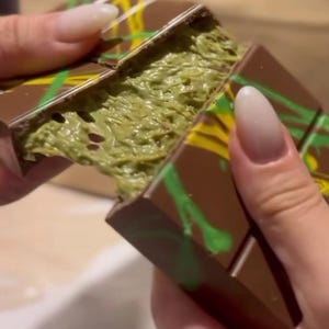 Dubai pistachio kunafeh chocolate bar / luxury callebaut belgian chocolate/next day delivery