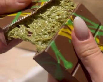 Dubai pistachio kunafeh chocolate bar / luxury callebaut belgian chocolate/next day delivery