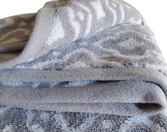 Bath towel, 100 % cotton, quick drying, luxury design