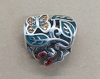 Charm Corazón de Plata, Colgante Hojas y Mariposas, Amuleto Elegancia Natural para tu Pulsera, Complemento Ideal para coleccionar momentos
