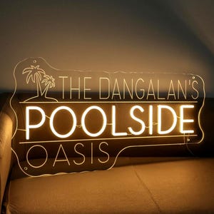Placa de néon personalizada com nome Oasis à beira da piscina, placa de LED para bar ao ar livre à beira da piscina, decoração de parede para bar de verão, luz de néon Palm Tree Poolside Oasis, presente para o pai