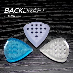 Médiator épais : haute adhérence et précision, faible poids et fatigue. BackDraft par ThiccPicc.