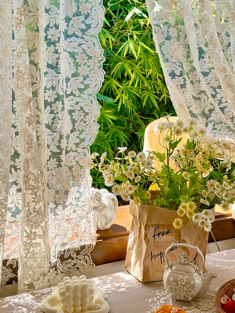 Rideau transparent en gaze brodée de dentelle, rideau décoratif en un panneau de style campagnard français à volants crème image 5
