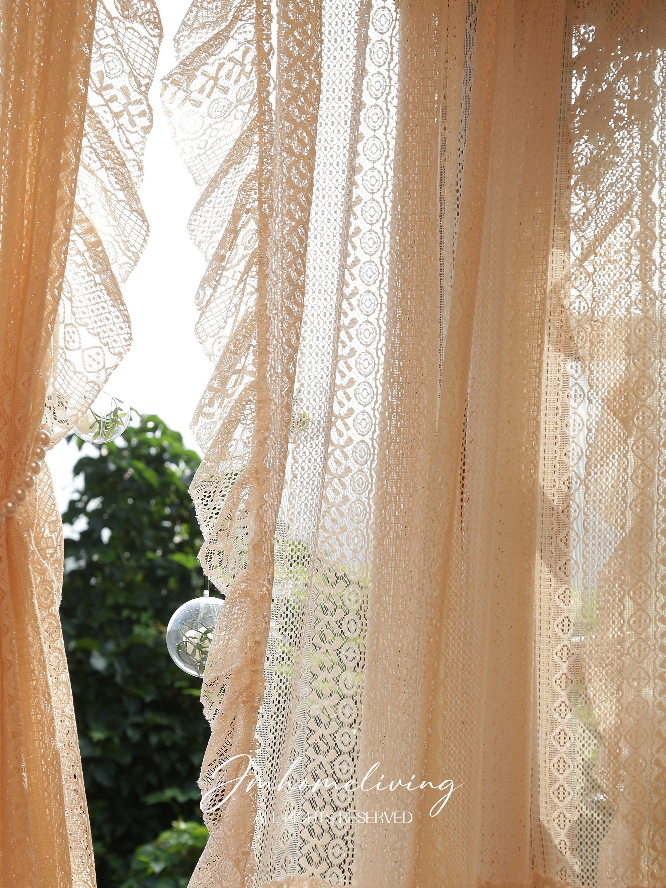 クリーム色のボヘミアンレースカーテン、農家風カントリースタイルの