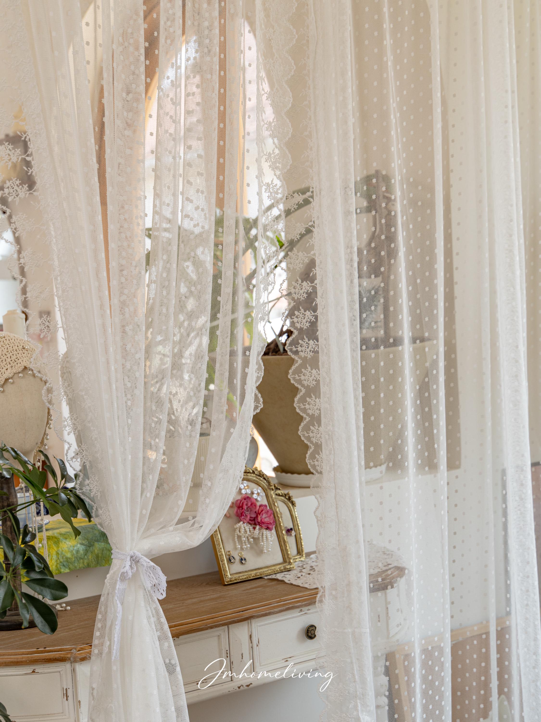 Lumignon white lace sheer long op