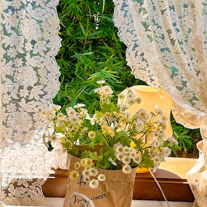 Rideau transparent en gaze brodée de dentelle, rideau décoratif en un panneau de style campagnard français à volants crème image 3