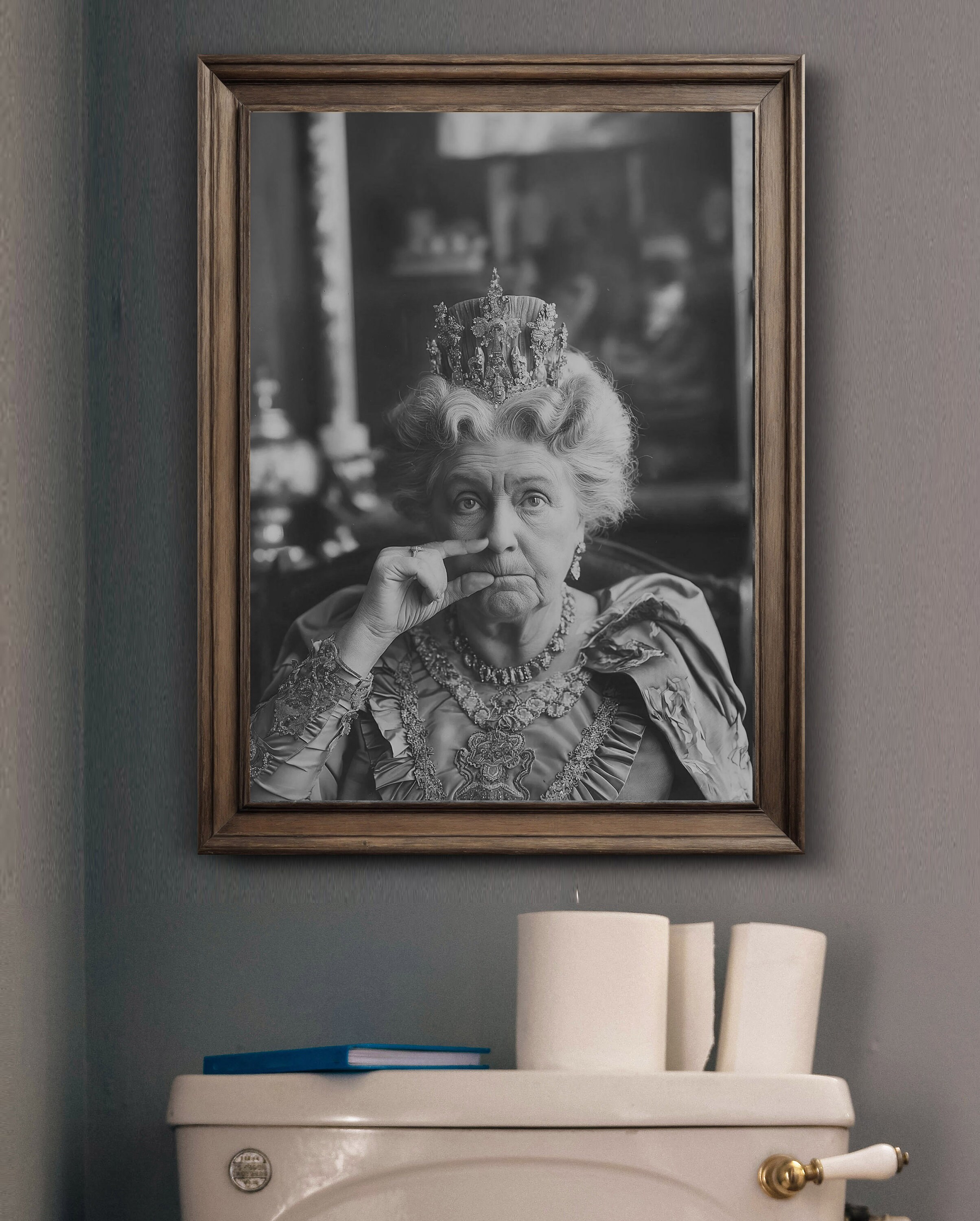 Funny Bathroom Queen Wall Art Decor, Vintage Queen Portrait Gift for ...
