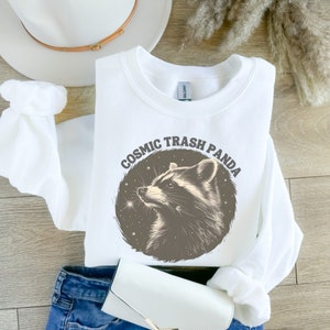 Cosmic Trash Panda Sweatshirt, Waschbär Sweatshirt, Vintage Sweatshirt, Waschbär Meme Shirt, Waschbär Shirt, Ästhetisches Sweatshirt