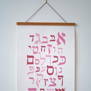 Leinwanddruck, hebräisches Alphabet, Dekohänger aus Holz, Alef Bet, Hebräisch, rosa, Kinder, Kinderzimmer, Baby Geschenk, Poster, Baby Mädchen,