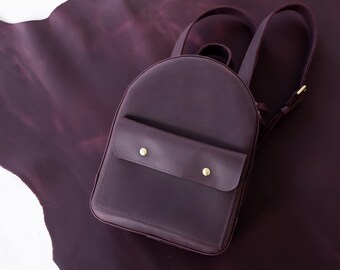 Wine Red Mini Backpack: Convertible Crossbody Shoulder Bag  display picture 3