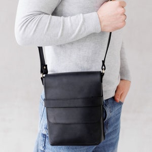 Schwarze Leder Umhängetasche für Männer, kleine Umhängetasche, vertikale Schultertasche für Männer, bestes Geschenk für Papa, Geburtstagsgeschenk für ihn