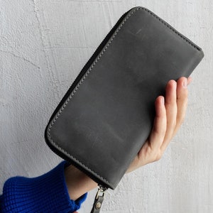 Portefeuille gris fait main, portefeuille pour femme en cuir, portefeuille personnalisé, portefeuille minimaliste, cadeau collègue, accessoires en cuir, cadeau Saint Valentin