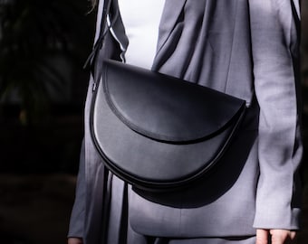 Black leather crossbody bag, half round purse, everyday shoulder bag, fall style bag, minimalist city bag, christmas gift, crescent bag