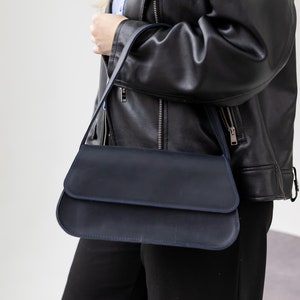 Sac à main élégant pour femme, sac en cuir bleu, sac à main minimaliste, sac à main à anse, cadeau petite amie, sac de tous les jours, cadeau d&#39;anniversaire pour elle