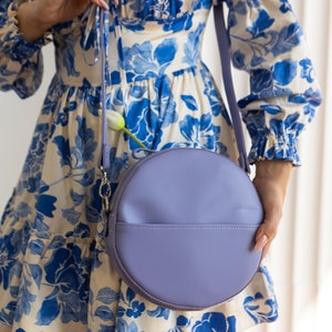Runde Damenledertasche, Crossbody-Kreistasche, einzigartige kreisförmige Geldbörse, personalisierte Slingbag, Geburtstagsgeschenk für sie, Umhängetasche